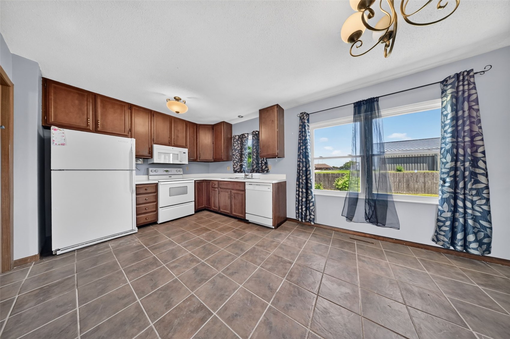3904 Pine Wood Drive NE Cedar Rapids IA 52402
