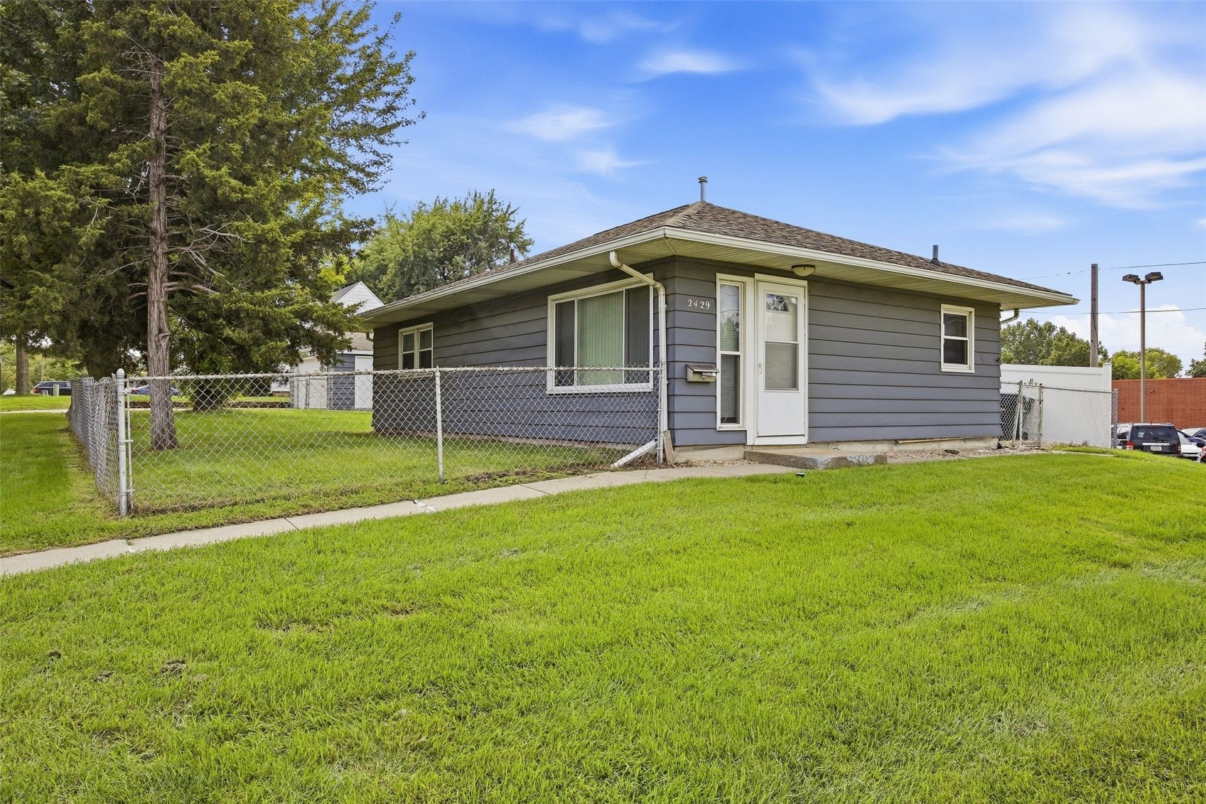 Cedar Rapids IA, 2429 Mt Vernon Road SE