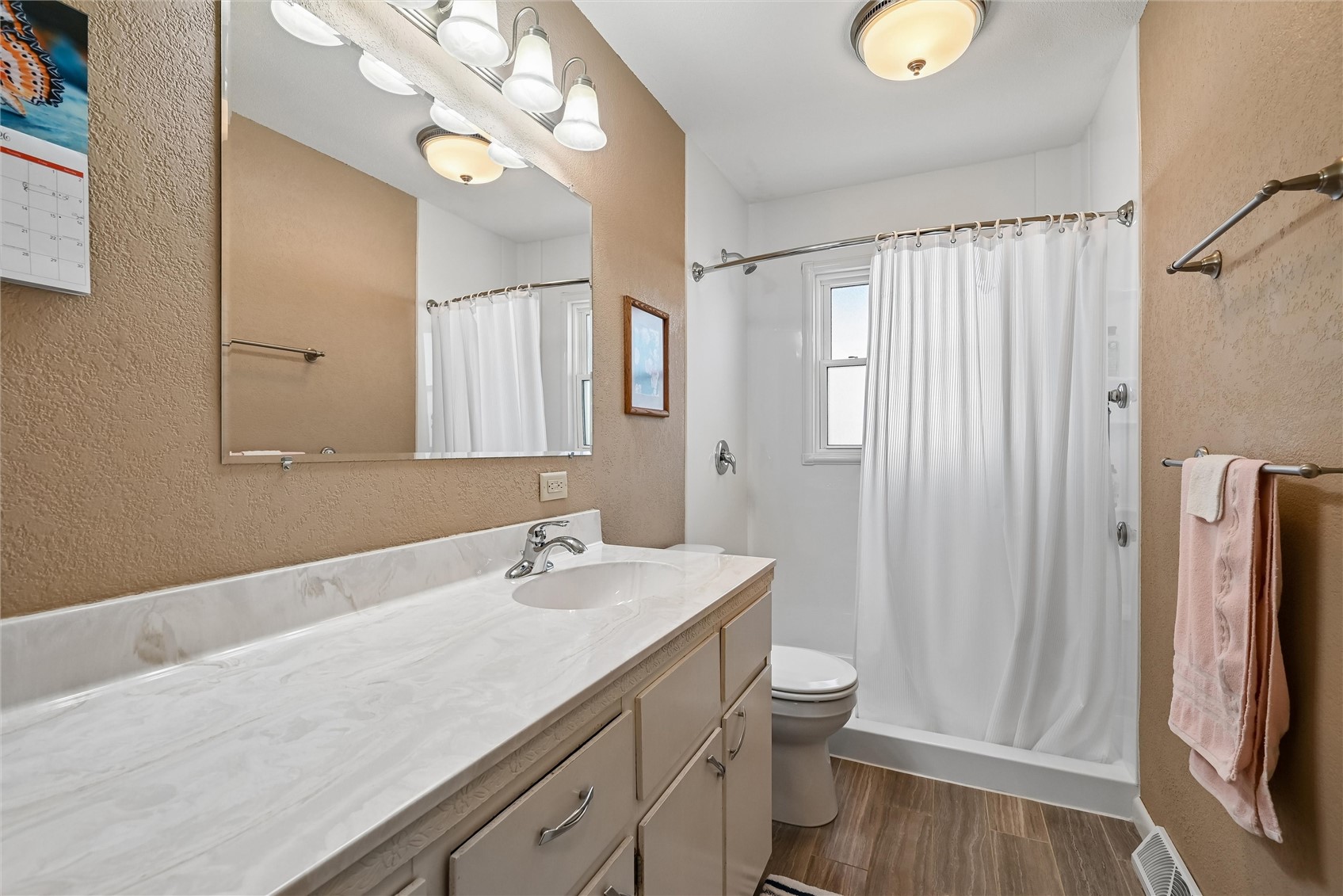 2068 Brookland Drive NE Cedar Rapids IA 52402