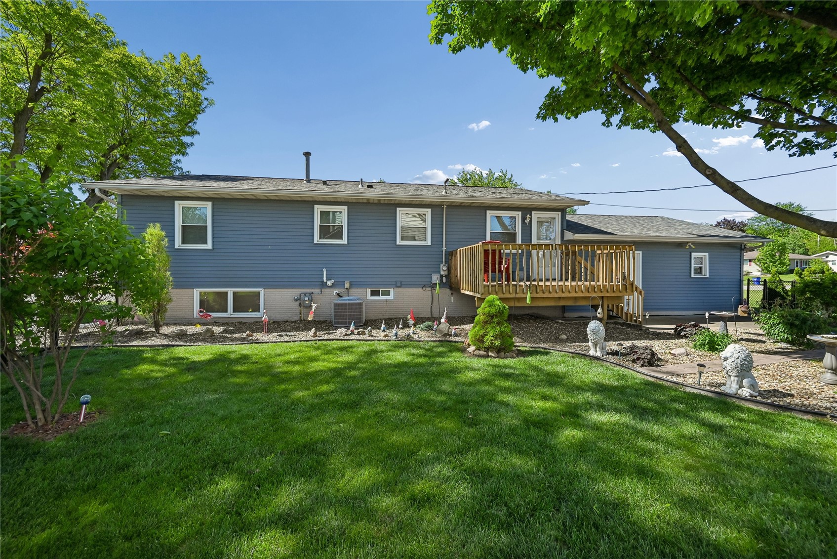 2068 Brookland Drive NE Cedar Rapids IA 52402