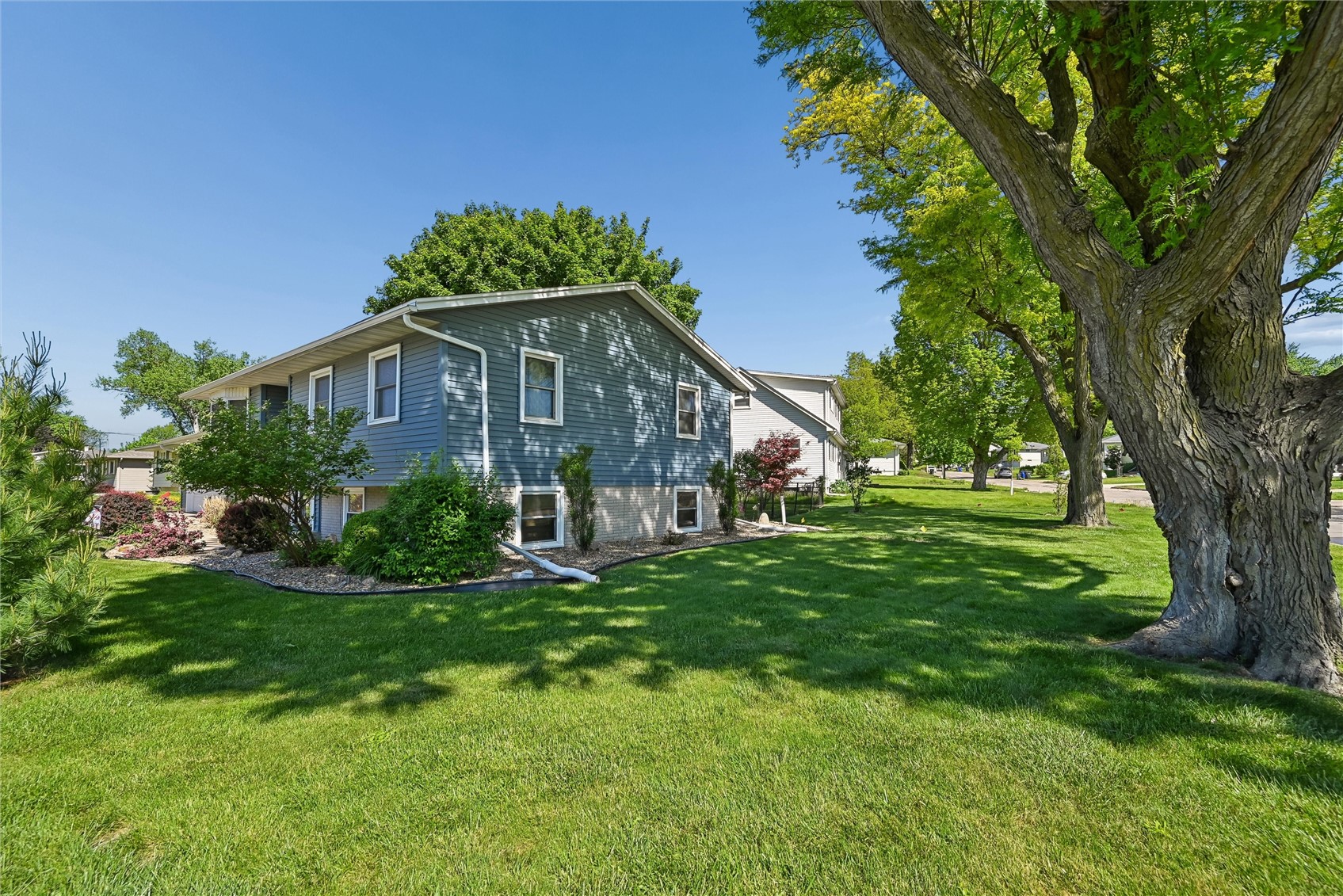 2068 Brookland Drive NE Cedar Rapids IA 52402