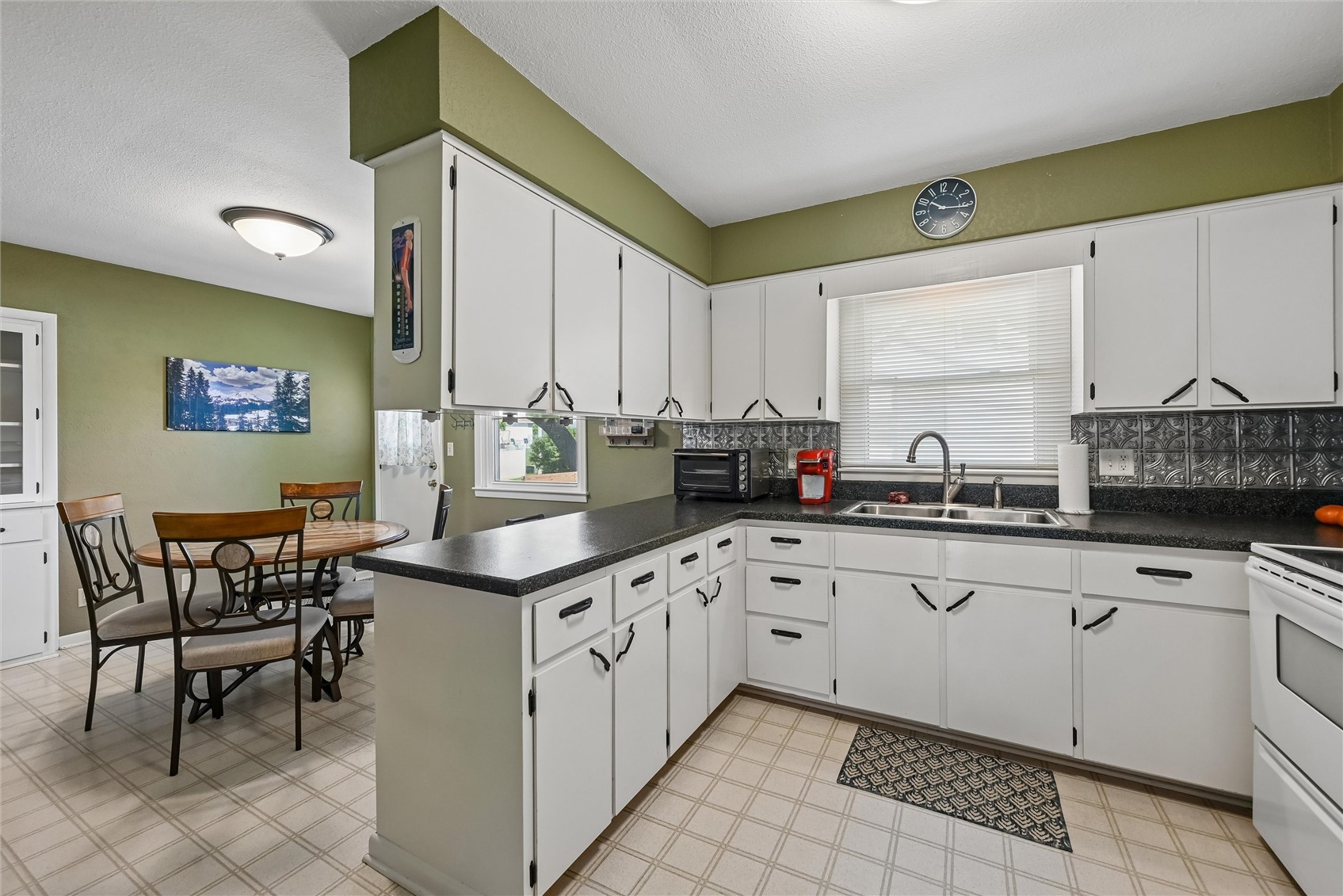 2068 Brookland Drive NE Cedar Rapids IA 52402