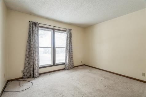 6917 Larkwood NE Cedar Rapids IA 52402