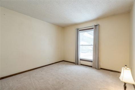 6917 Larkwood NE Cedar Rapids IA 52402