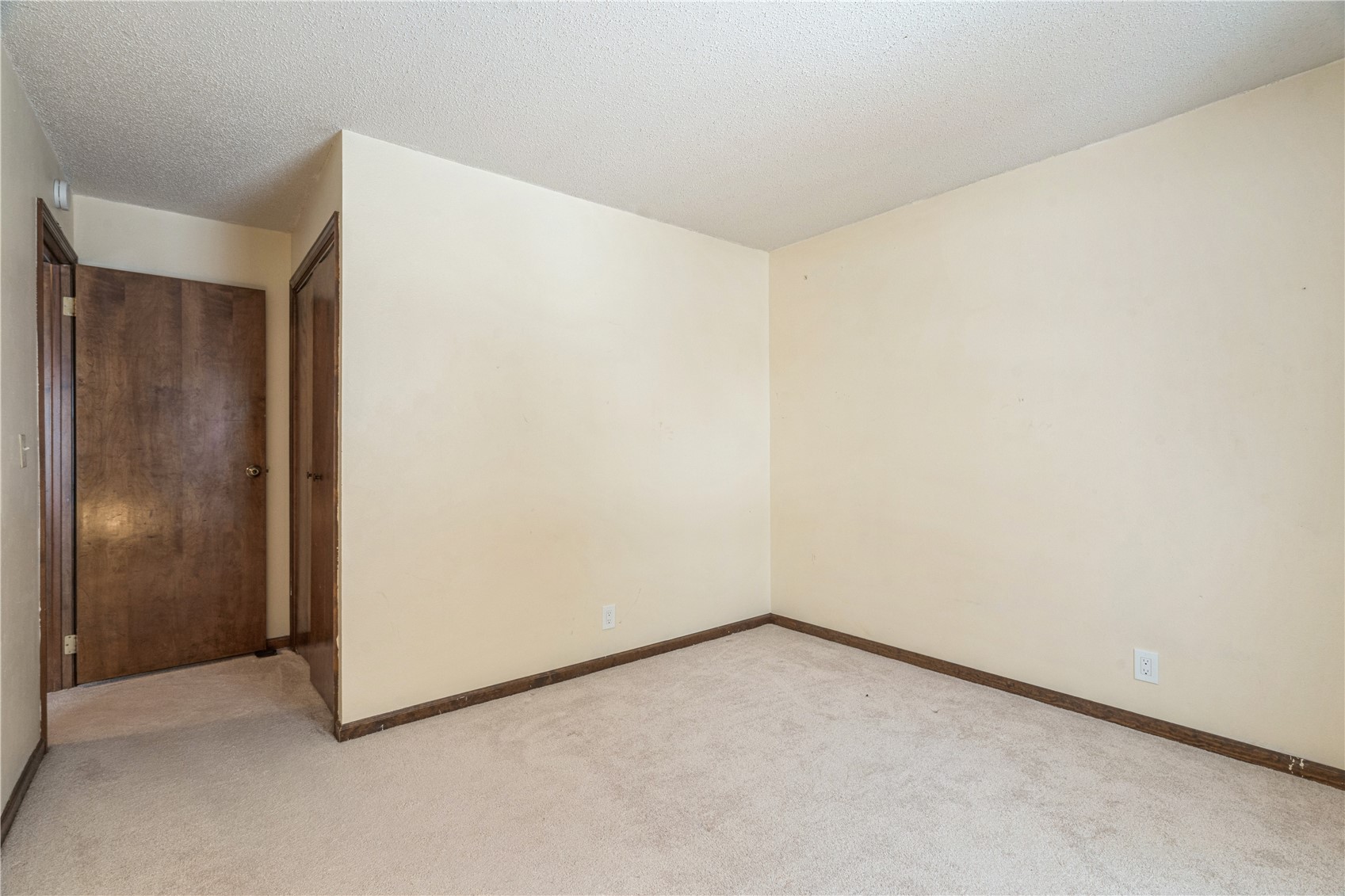 6917 Larkwood NE Cedar Rapids IA 52402