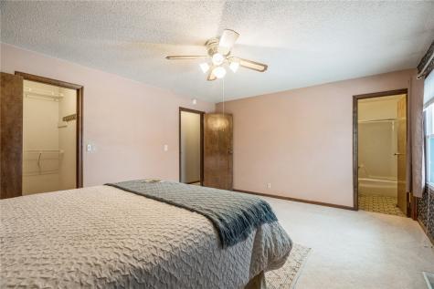 6917 Larkwood NE Cedar Rapids IA 52402