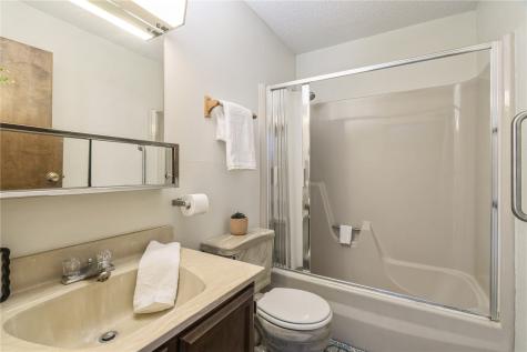 6917 Larkwood NE Cedar Rapids IA 52402
