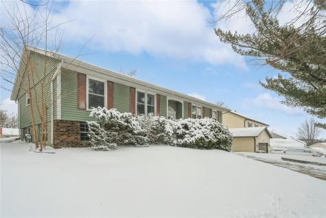 6917 Larkwood NE Cedar Rapids IA 52402