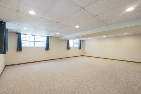 6917 Larkwood NE Cedar Rapids IA 52402