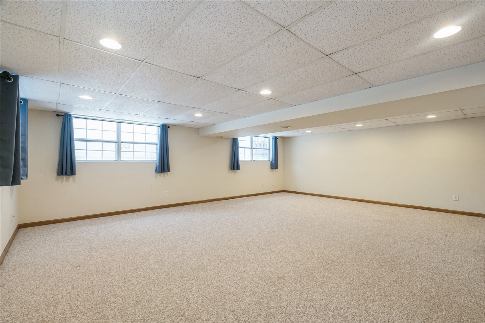6917 Larkwood NE Cedar Rapids IA 52402