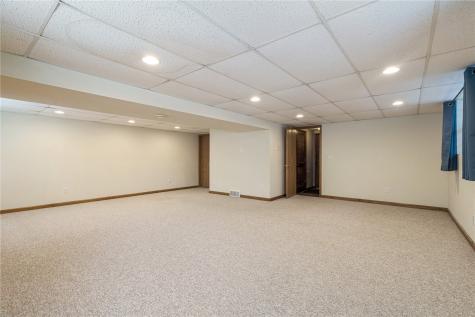 6917 Larkwood NE Cedar Rapids IA 52402