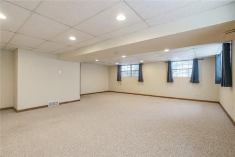 6917 Larkwood NE Cedar Rapids IA 52402