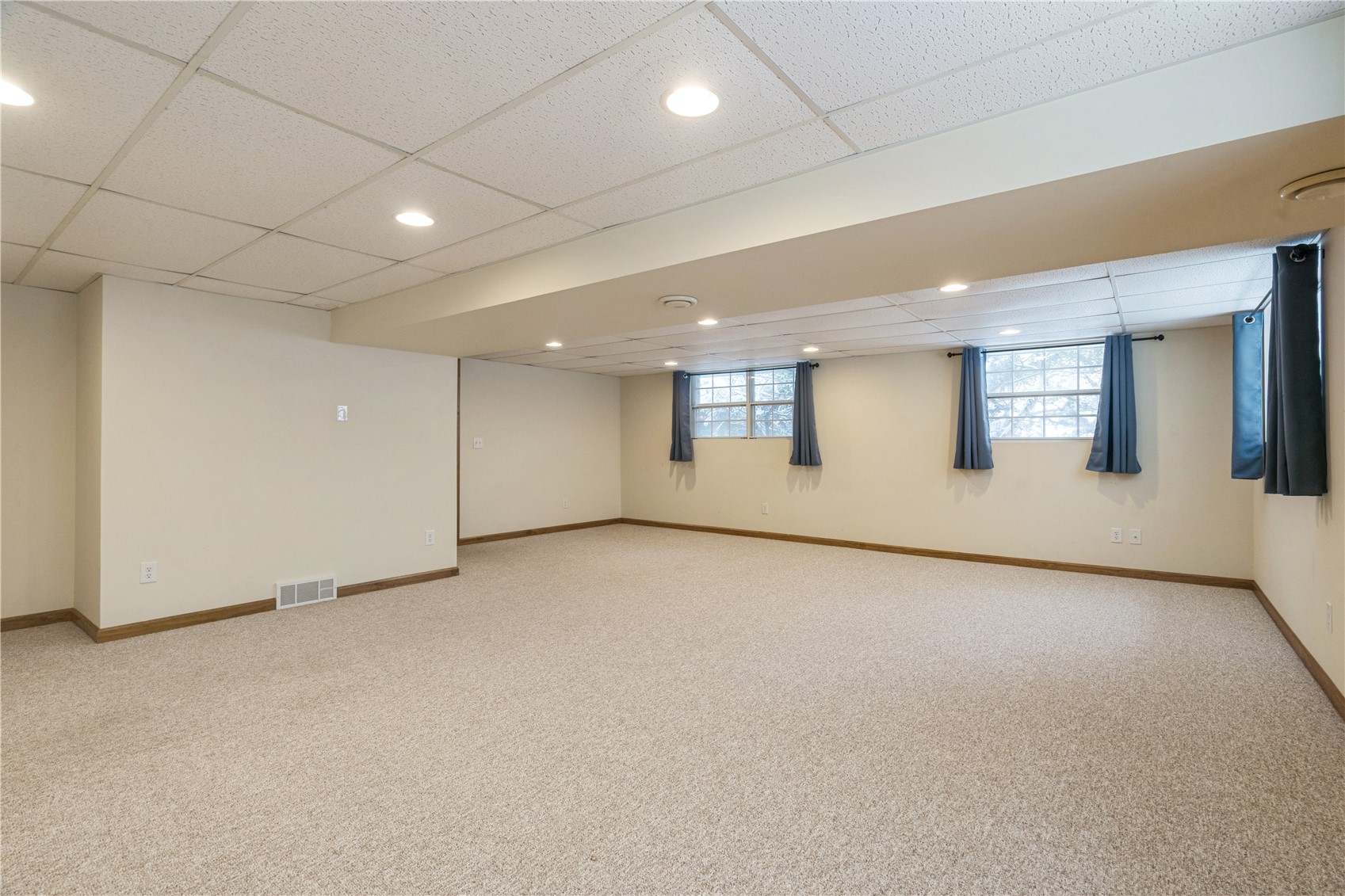 6917 Larkwood NE Cedar Rapids IA 52402