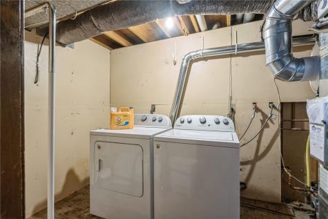 6917 Larkwood NE Cedar Rapids IA 52402