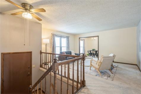 6917 Larkwood NE Cedar Rapids IA 52402