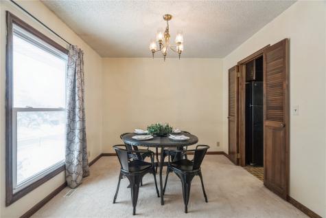 6917 Larkwood NE Cedar Rapids IA 52402
