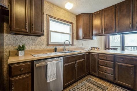 6917 Larkwood NE Cedar Rapids IA 52402