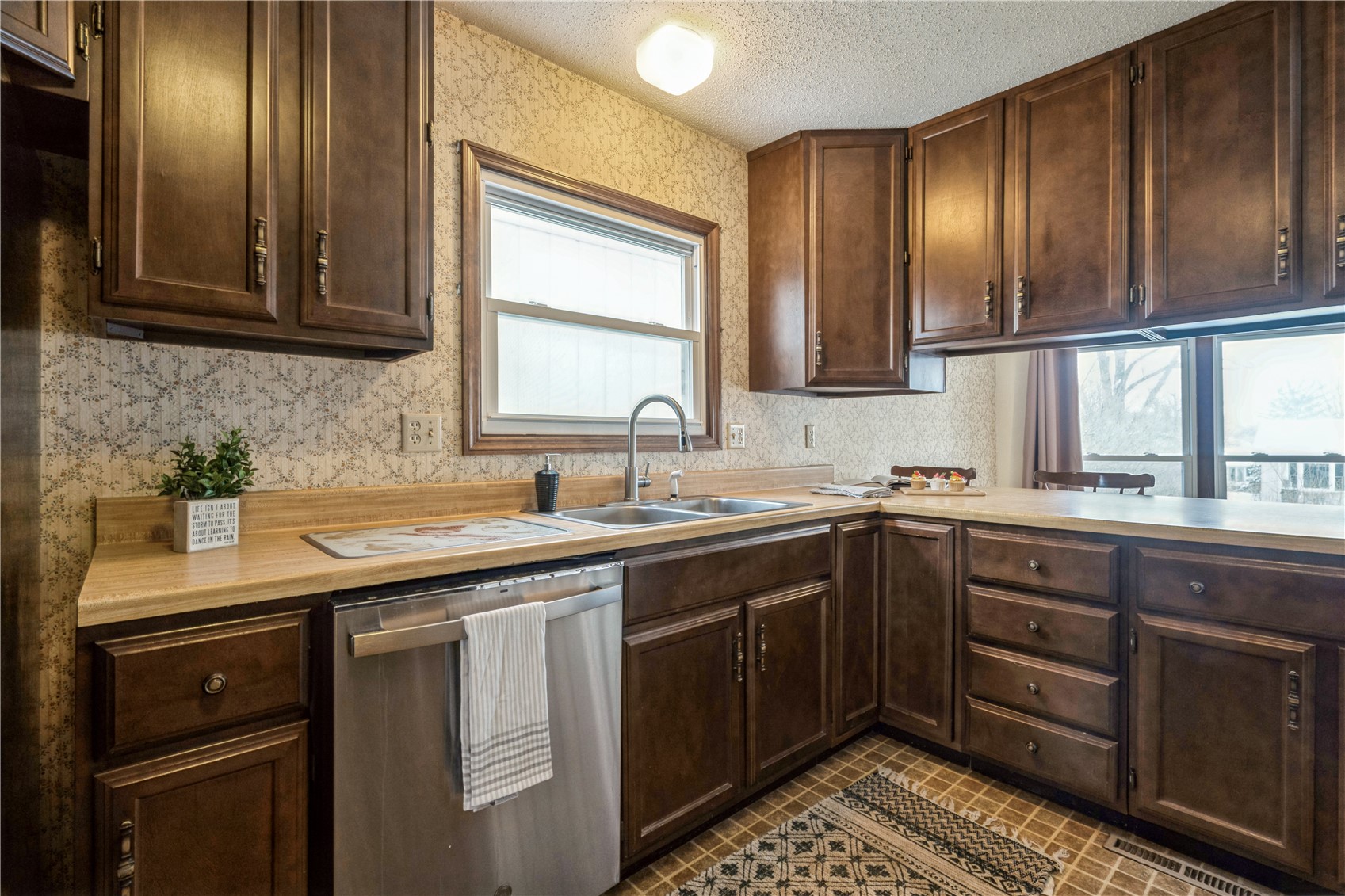 6917 Larkwood NE Cedar Rapids IA 52402