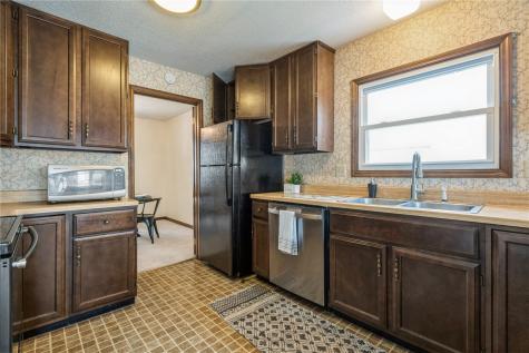 6917 Larkwood NE Cedar Rapids IA 52402