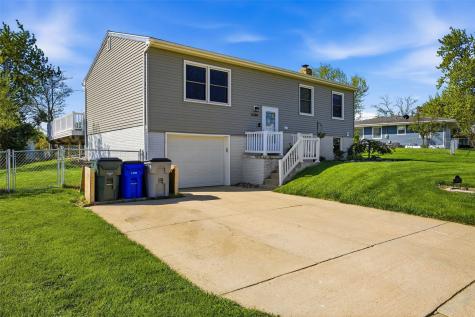 5769 Langdon Avenue SW Cedar Rapids IA 52404