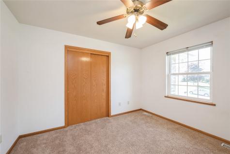 2622 Navajo Avenue SW Cedar Rapids IA 52404