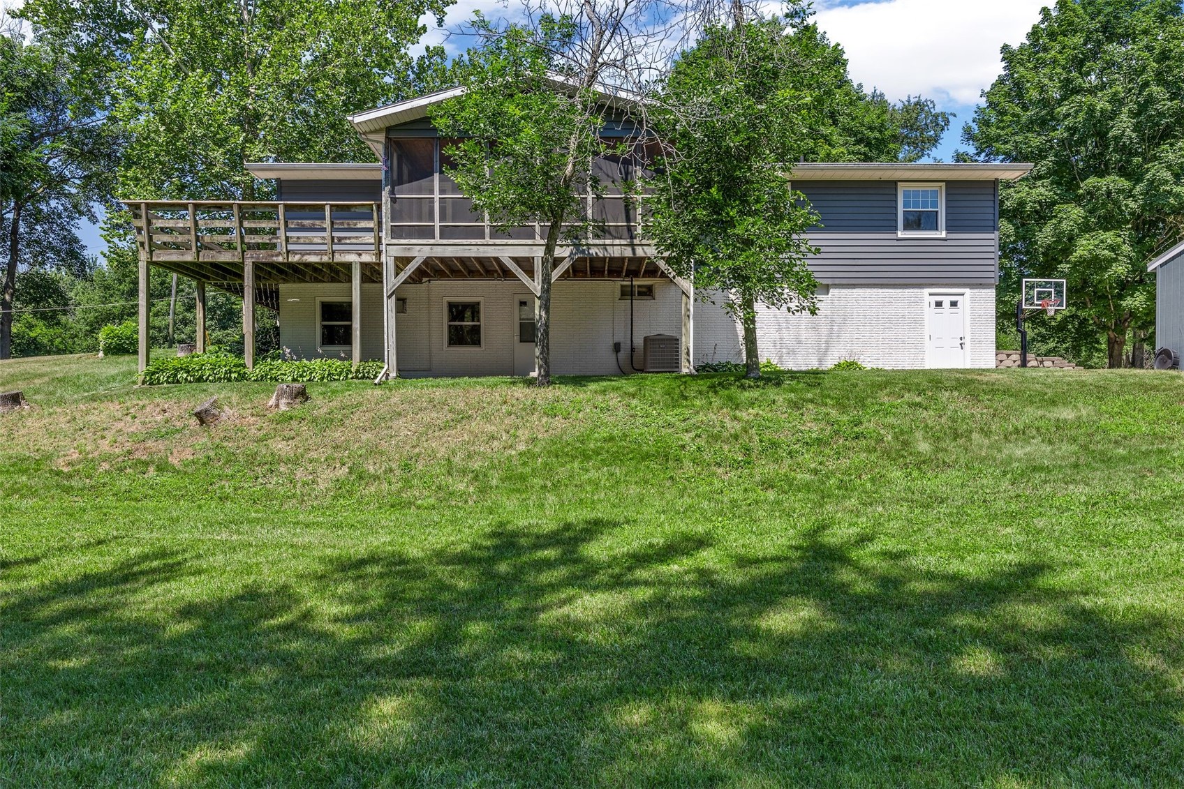 357 Spring Creek Road Mt Vernon IA 52314