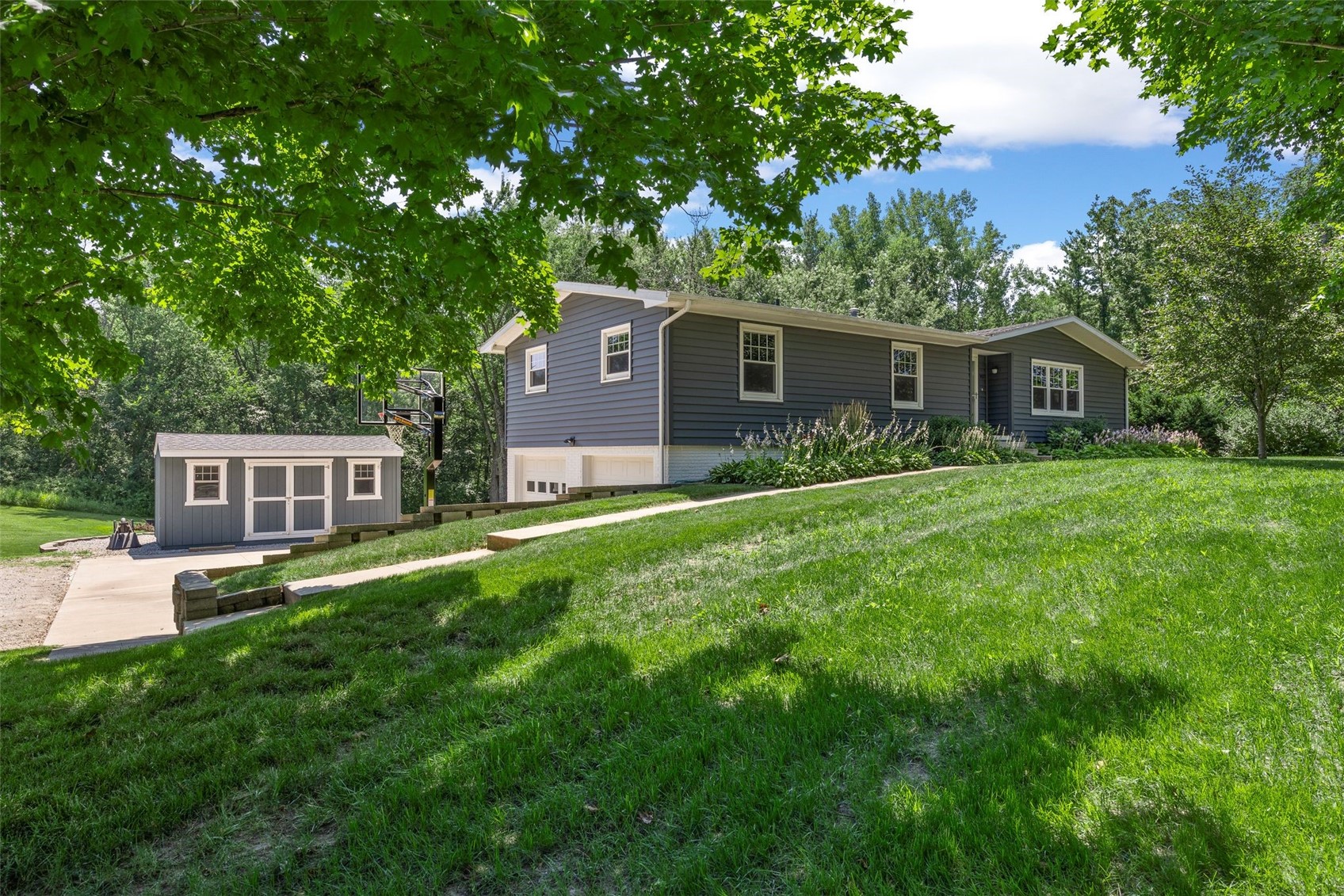 357 Spring Creek Road Mt Vernon IA 52314