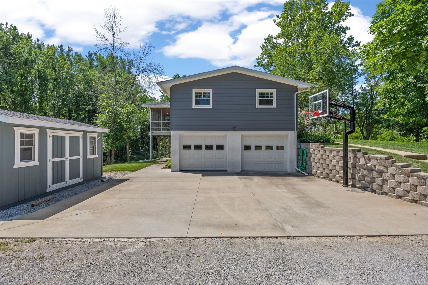 357 Spring Creek Road Mt Vernon IA 52314