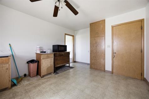 7222 25 Avenue Newhall IA 52346