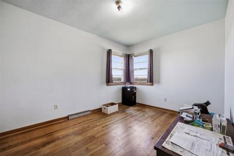 7222 25 Avenue Newhall IA 52346