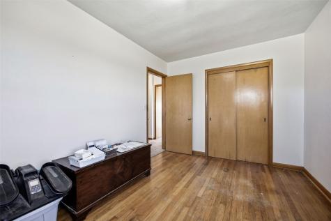 7222 25 Avenue Newhall IA 52346