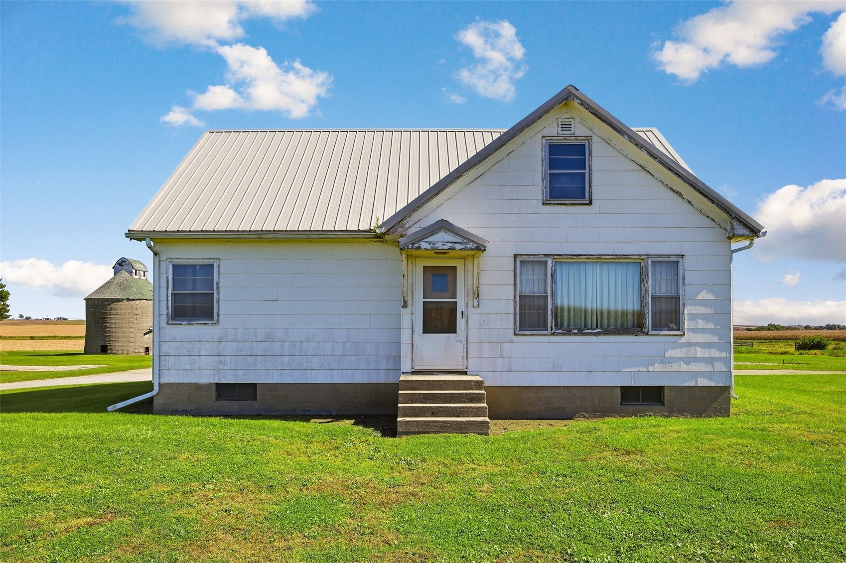 7222 25 Avenue Newhall IA 52346