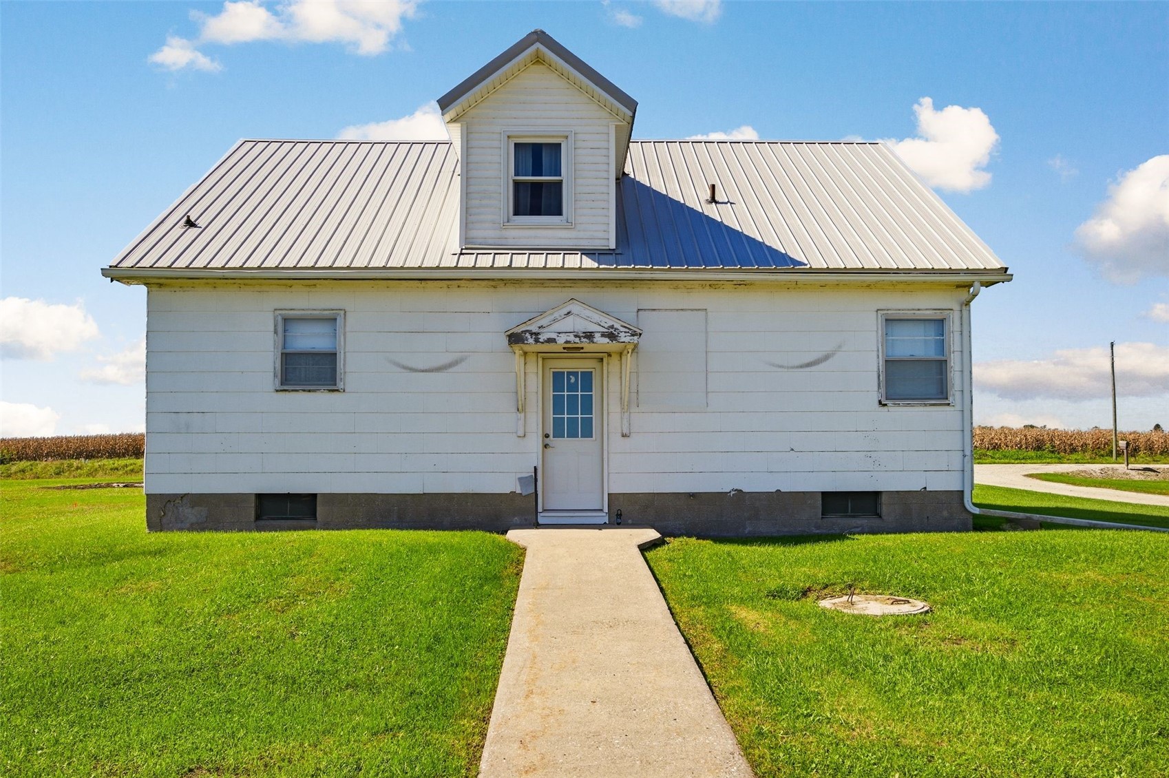 7222 25 Avenue Newhall IA 52346