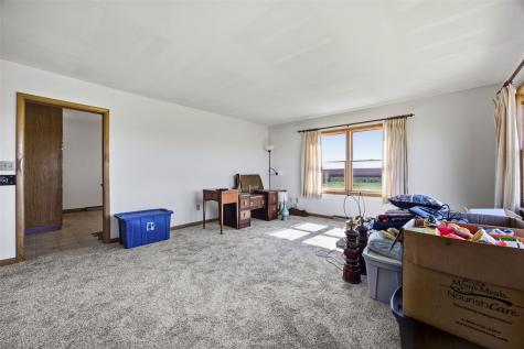 7222 25 Avenue Newhall IA 52346