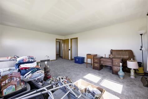 7222 25 Avenue Newhall IA 52346