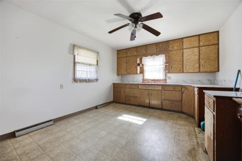 7222 25 Avenue Newhall IA 52346