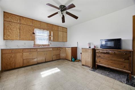 7222 25 Avenue Newhall IA 52346