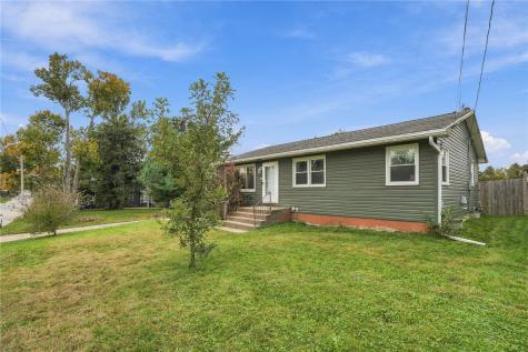 3333 Carlisle Street NE Cedar Rapids IA 52402