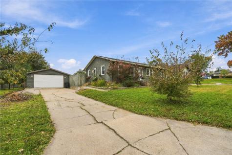 3333 Carlisle Street NE Cedar Rapids IA 52402