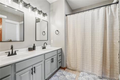 7997 218th Avenue Martelle IA 52305