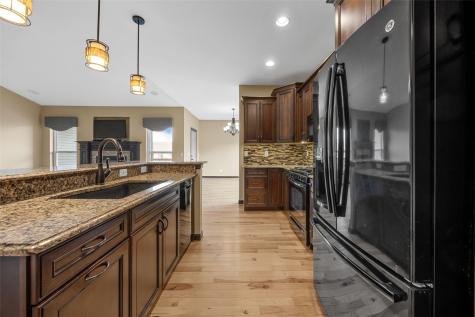 2106 Hallbrook Street SW Cedar Rapids IA 52404