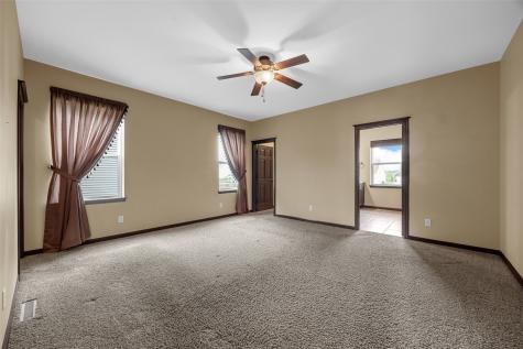 2106 Hallbrook Street SW Cedar Rapids IA 52404
