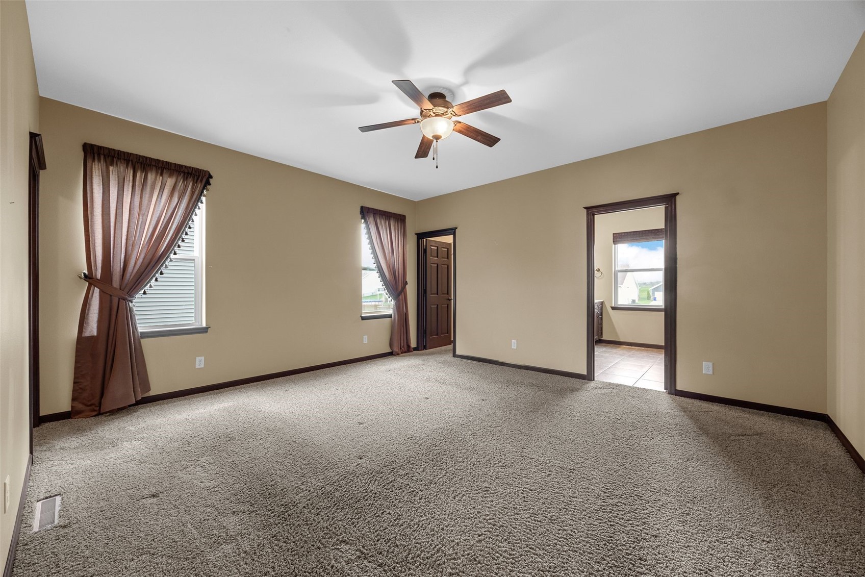 2106 Hallbrook Street SW Cedar Rapids IA 52404