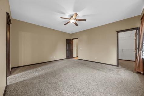 2106 Hallbrook Street SW Cedar Rapids IA 52404