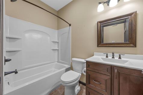 2106 Hallbrook Street SW Cedar Rapids IA 52404