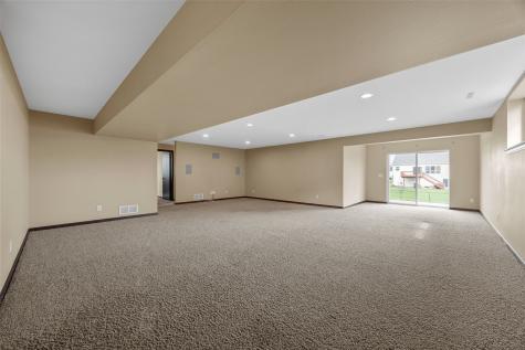 2106 Hallbrook Street SW Cedar Rapids IA 52404