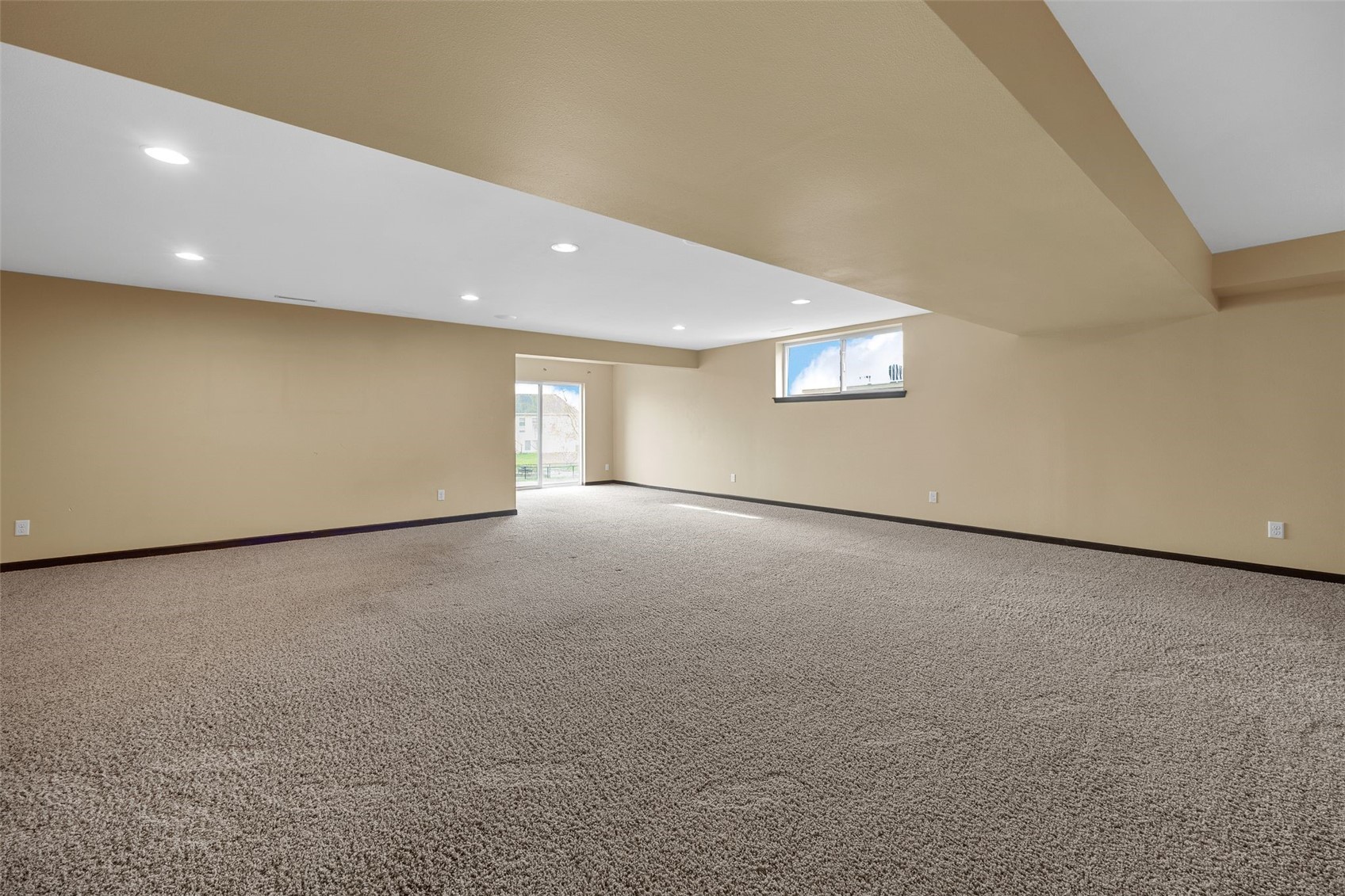 2106 Hallbrook Street SW Cedar Rapids IA 52404