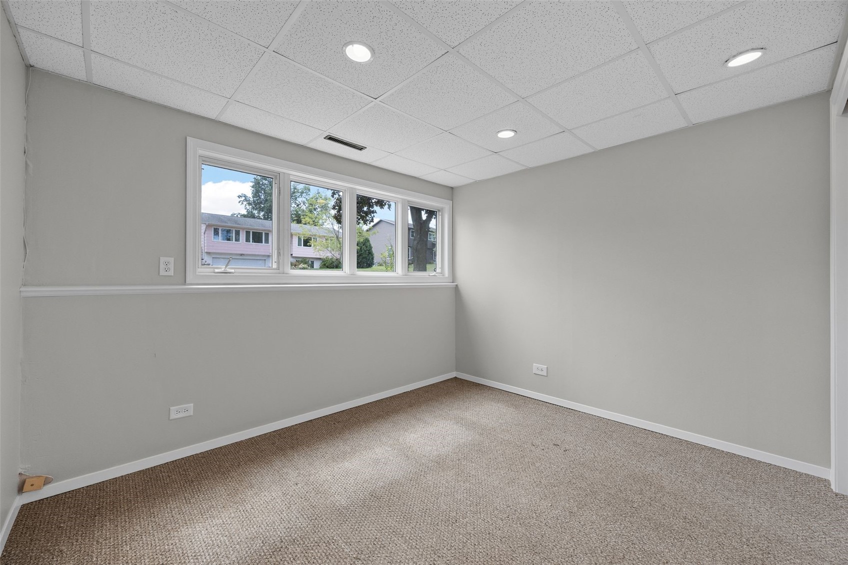 2052 Evergreen Street NE Cedar Rapids IA 52402