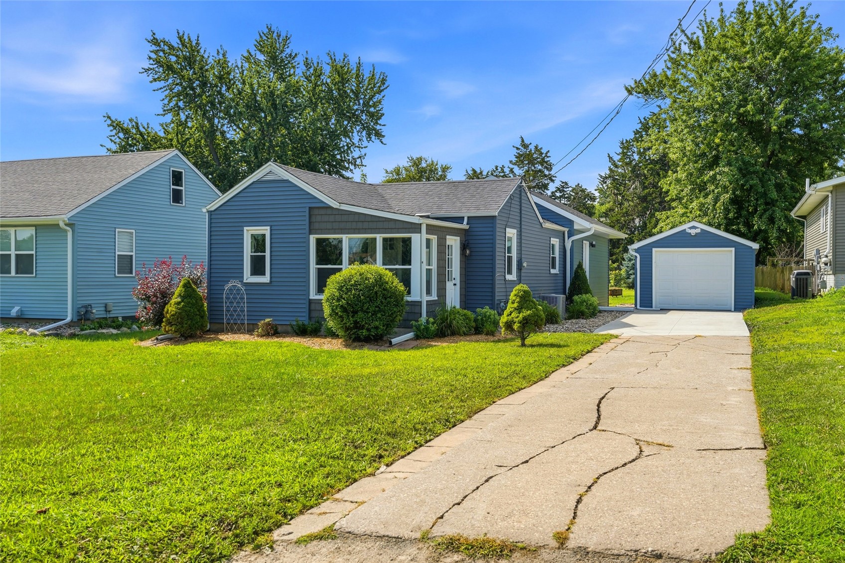 69 26th Avenue SW Cedar Rapids IA 52404