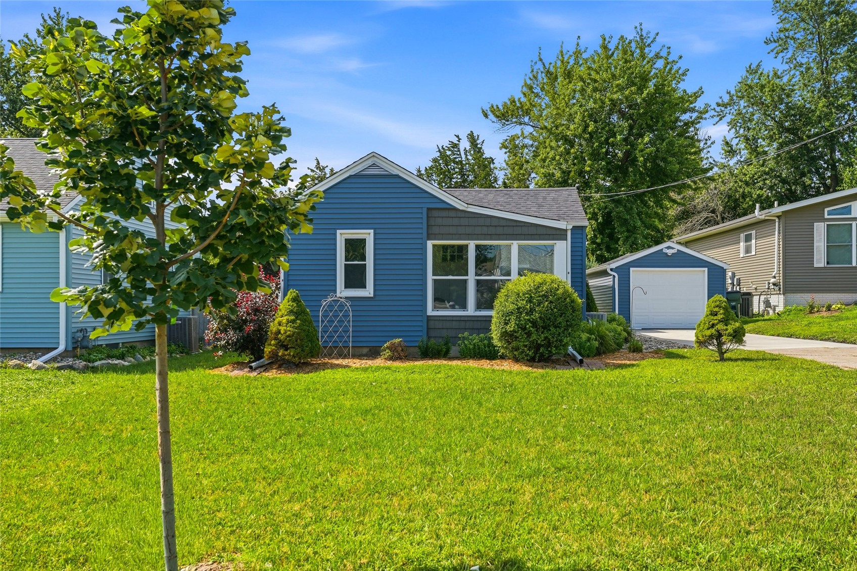 69 26th Avenue SW Cedar Rapids IA 52404